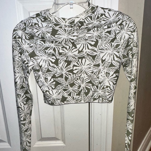 New women’s O'Neill Women's Halfmoon Oxnard Cropped Rash Guard CROP TOP SZ S M L - Picture 3 of 10